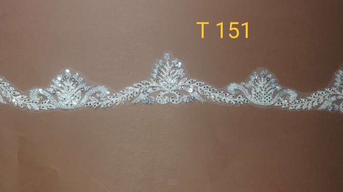 T 151 ze srebrnymi koralikami